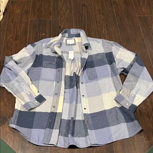 American Eagle Outfitters Blue and Cream Plaid Button-Down Shirt